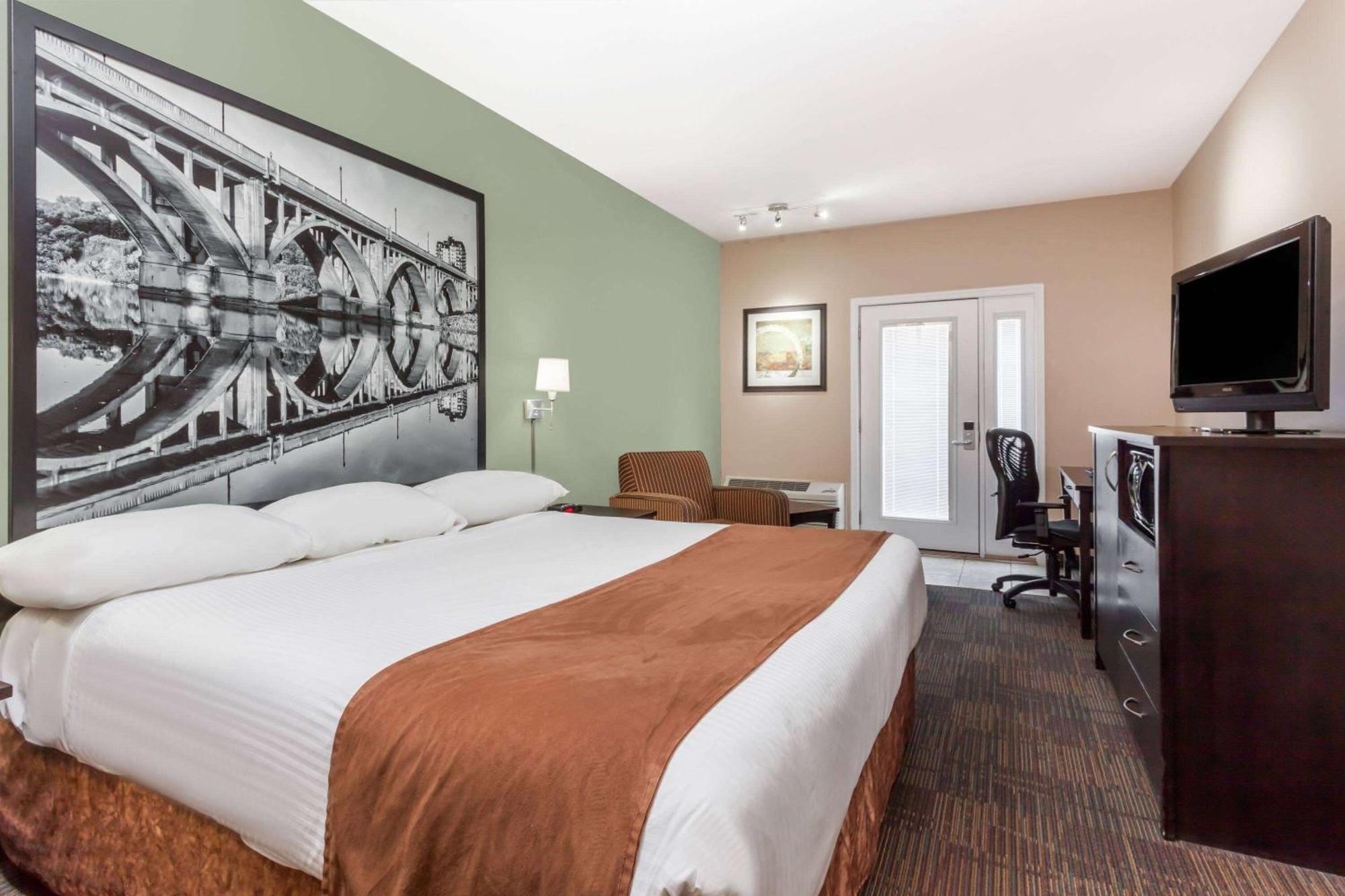 Super 8 By Wyndham Saskatoon Near Saskatoon Airport Hotel Bagian luar foto