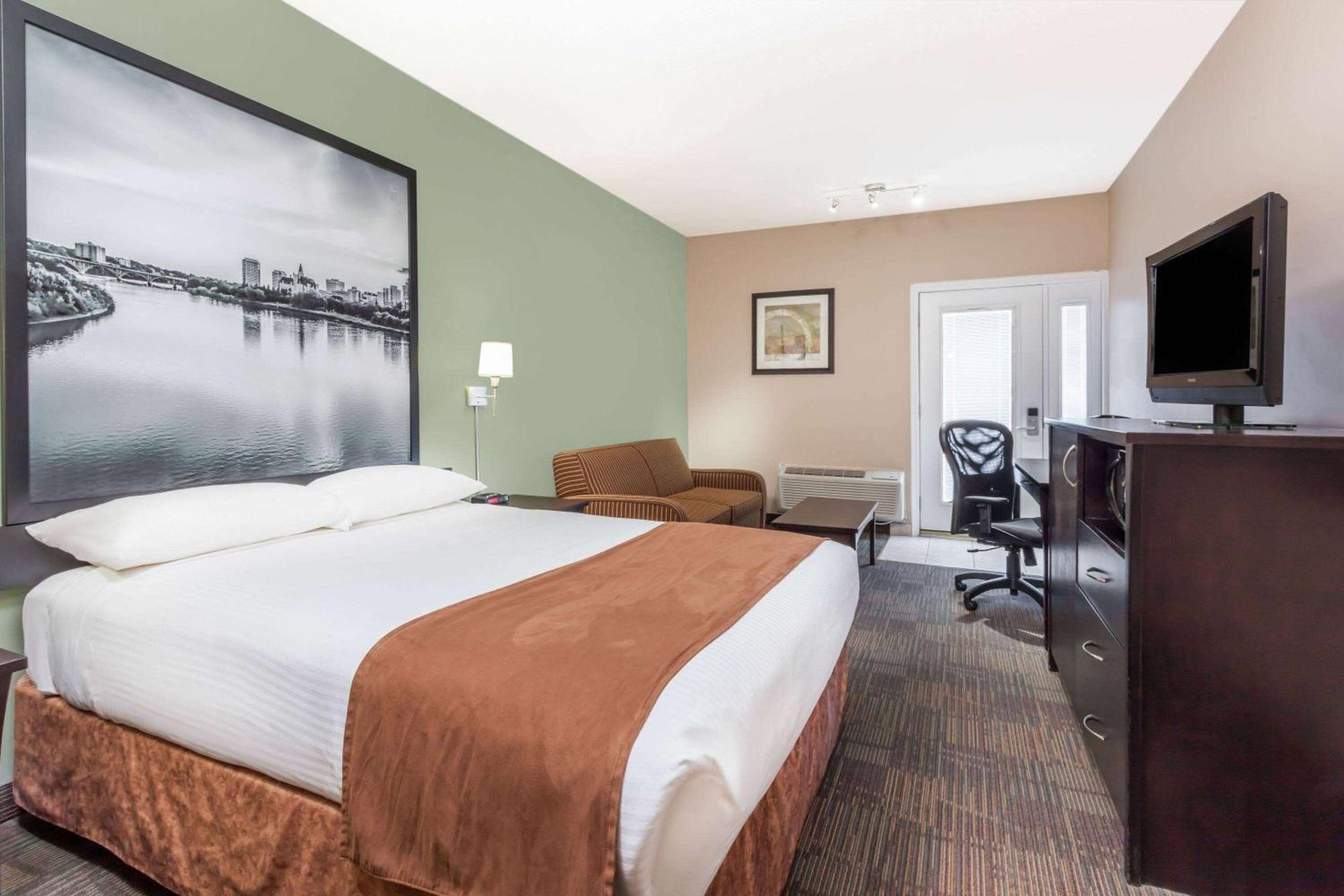 Super 8 By Wyndham Saskatoon Near Saskatoon Airport Hotel Bagian luar foto