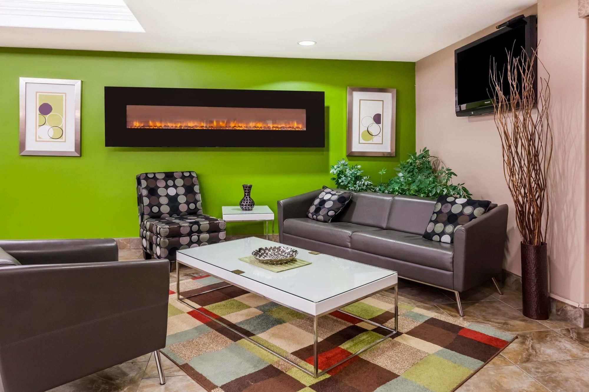 Super 8 By Wyndham Saskatoon Near Saskatoon Airport Hotel Bagian luar foto