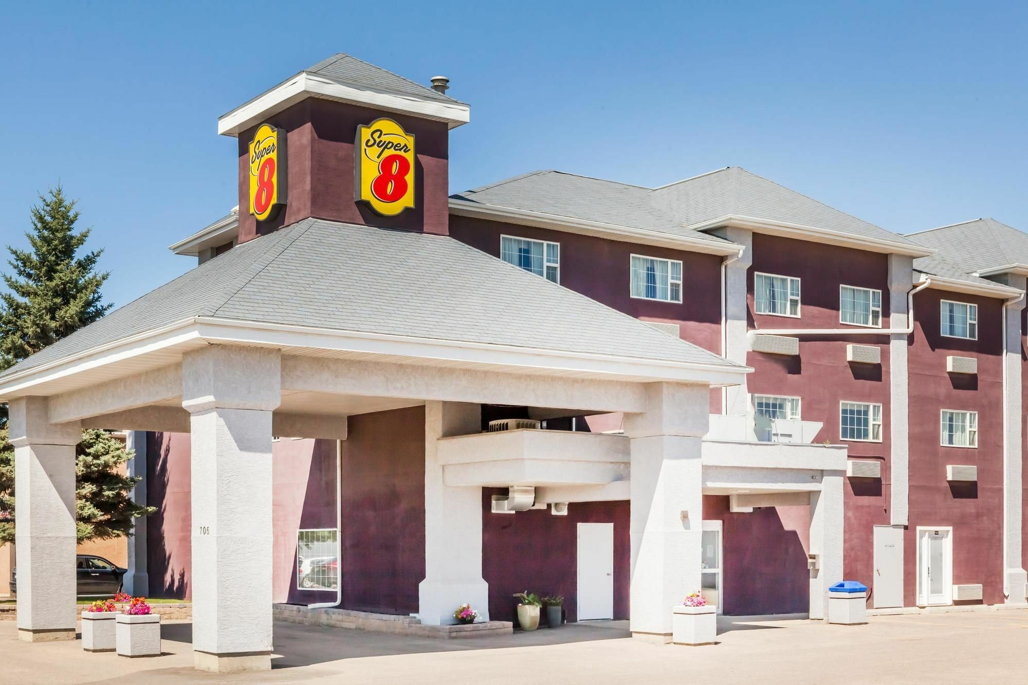 Super 8 By Wyndham Saskatoon Near Saskatoon Airport Hotel Bagian luar foto