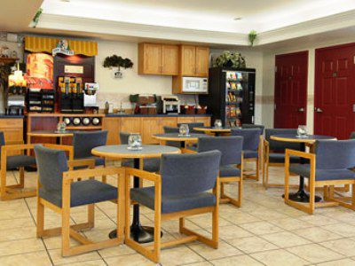 Super 8 By Wyndham Saskatoon Near Saskatoon Airport Hotel Restoran foto